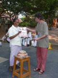 Werner handing over the Artist Diploma to Thandabani
