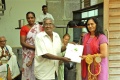 Vadivel gives Padma a present from the students